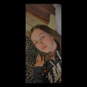 Meet your Posher, Dakota